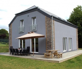 Modern Holiday Home in Nadrin with Sauna